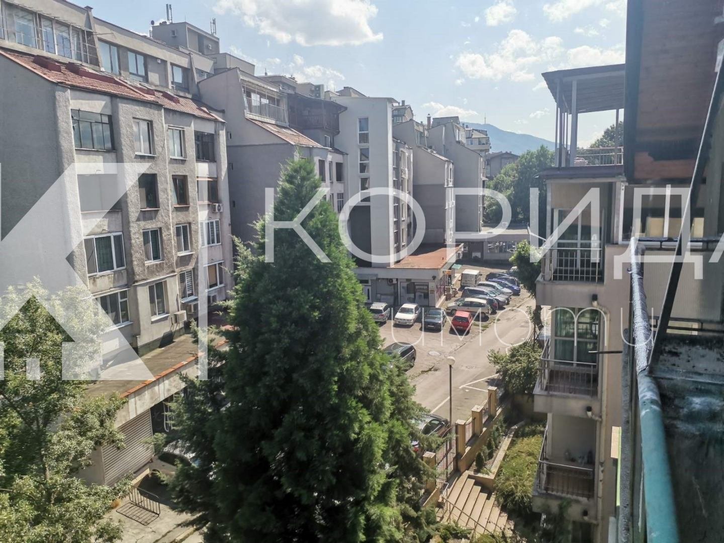 Голям 2-стаен апартамент на ул. Вежен