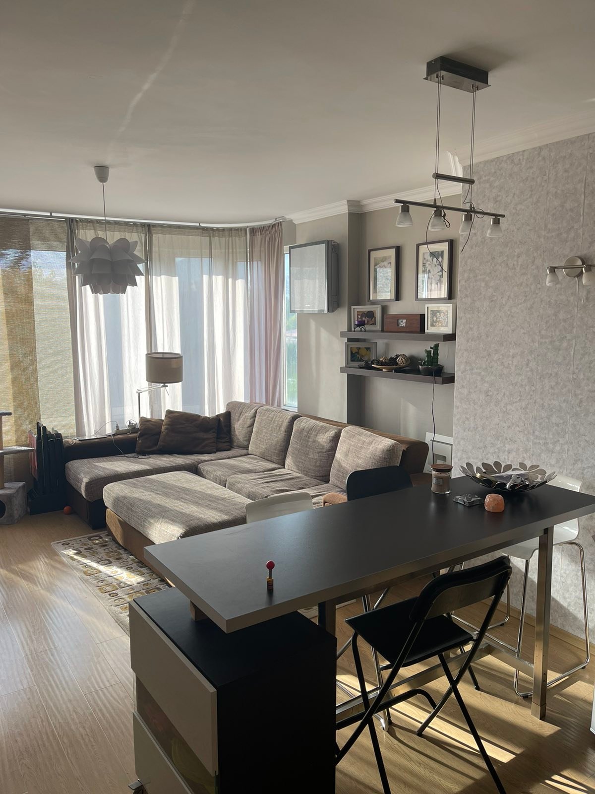 Слънчев 2-стаен апартамент в ж.к. Карпузица